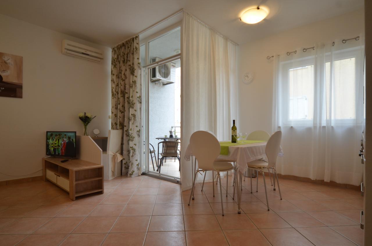 Big Dream Apartment โรวีน ภายนอก รูปภาพ